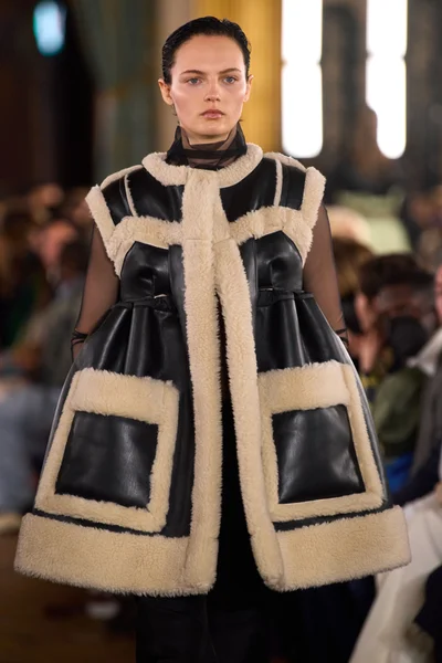 Look 69